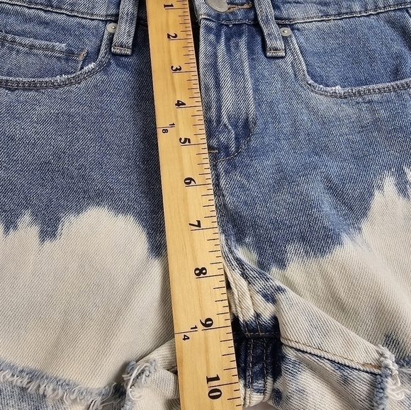BLANKNYC Denim Tie Dye Cuttoff Shorts size 24 - Picture 3 of 8